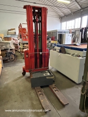 code 34 - FORKLIFT with battery charger (used)