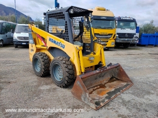 استخدم Komatsu SK815 minipala