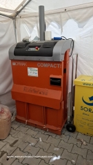 Pressa compattatrice per cartone e plastica