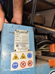 Pressetta pneumatica per profili in alluminio