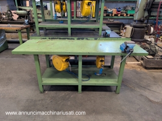 Banco de trabajo de hierro con tornillo de banco y persianas neumáticas / 220 V